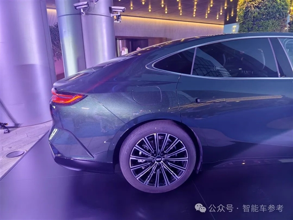 百公里3个油 吉利银河星耀8开售：同级合资燃油洗洗睡吧