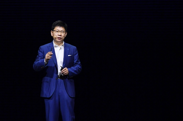 余承东入驻抖音4个月粉丝突破1000万！1个月涨粉500万 首条视频点赞超545万