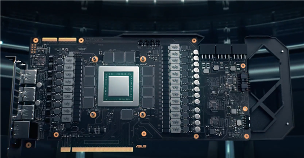 RTX 5090突然深夜啸叫！一看电容吓一跳