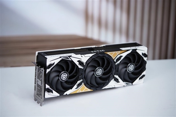 元气美少女天启姬降临！索泰RTX 5070 Ti 16GB天启OC图赏