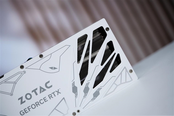 元气美少女天启姬降临！索泰RTX 5070 Ti 16GB天启OC图赏