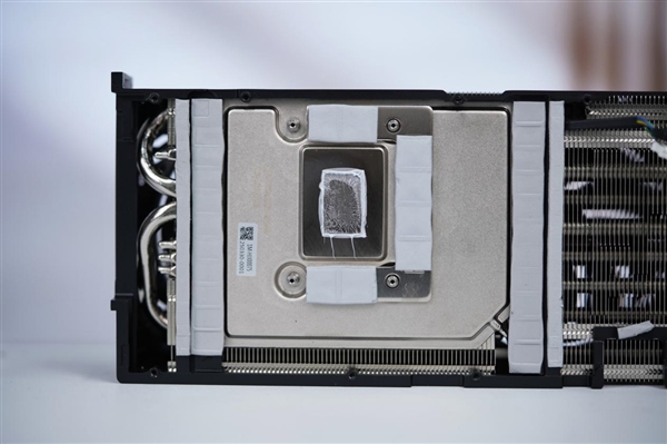 元气美少女天启姬降临！索泰RTX 5070 Ti 16GB天启OC图赏
