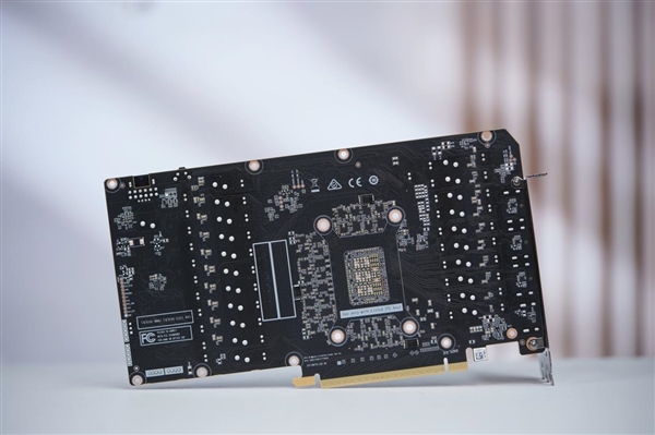 元气美少女天启姬降临！索泰RTX 5070 Ti 16GB天启OC图赏