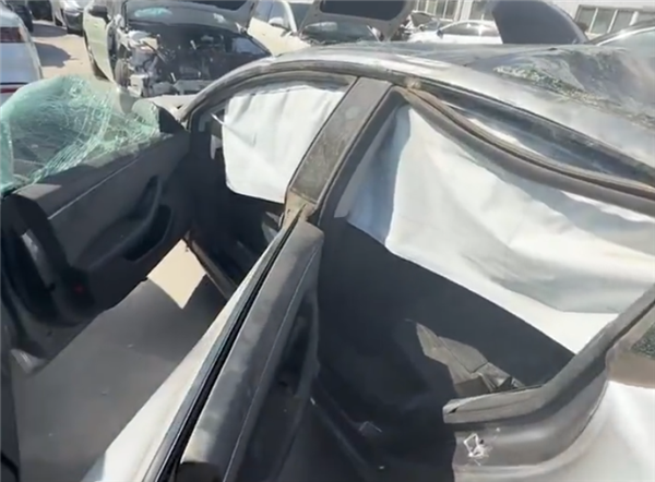 Model 3提车11天车祸报废 车主感谢特斯拉救他一命：又提一辆特斯拉