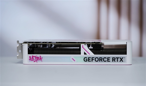 七彩虹iGame RTX 5060 Ti Ultra W DUO 16GB OC显卡图赏
