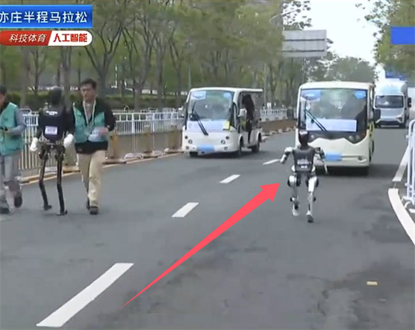 半马最独立的机器人诞生：不用人陪跑、靠自己完成反超
