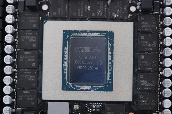 RTX 5090D国内停售真相：暂未禁售！但未来很悬