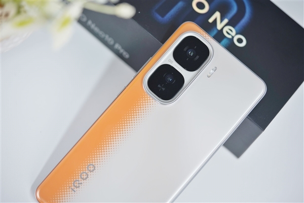 iQOO Neo10S备案：骁龙8至尊版+2K直屏