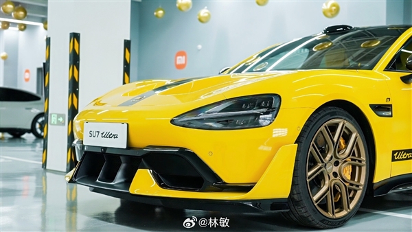 雷军转发！全网首批、福建首台挖孔版小米SU7 Ultra提车 车主：无惧争议 会一直陪着小米