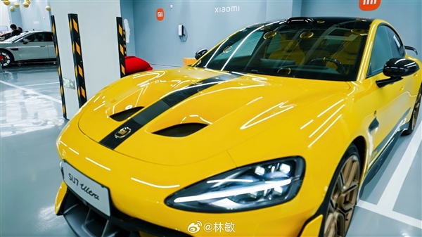 雷军转发！全网首批、福建首台挖孔版小米SU7 Ultra提车 车主：无惧争议 会一直陪着小米