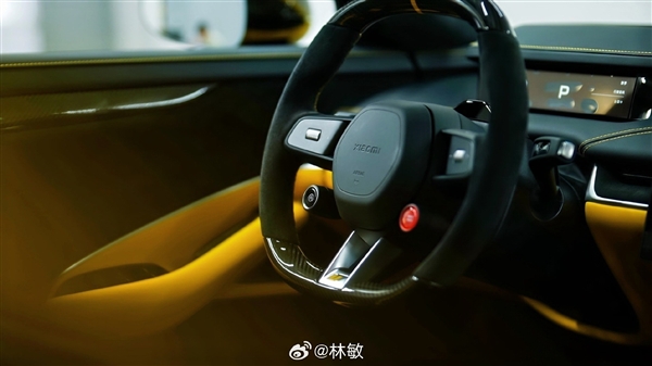 雷军转发！全网首批、福建首台挖孔版小米SU7 Ultra提车 车主：无惧争议 会一直陪着小米