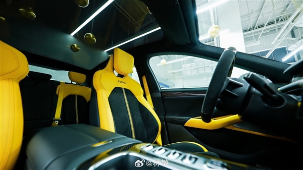 雷军转发！全网首批、福建首台挖孔版小米SU7 Ultra提车 车主：无惧争议 会一直陪着小米
