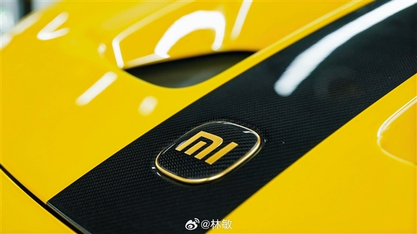 雷军转发！全网首批、福建首台挖孔版小米SU7 Ultra提车 车主：无惧争议 会一直陪着小米
