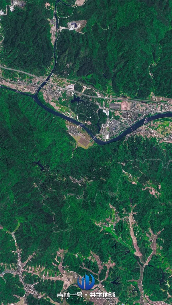 五一在家云游：卫星俯瞰华夏名山名湖、文化古镇