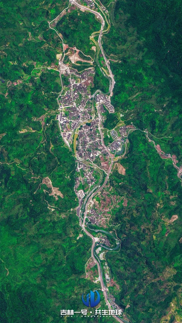 五一在家云游：卫星俯瞰华夏名山名湖、文化古镇