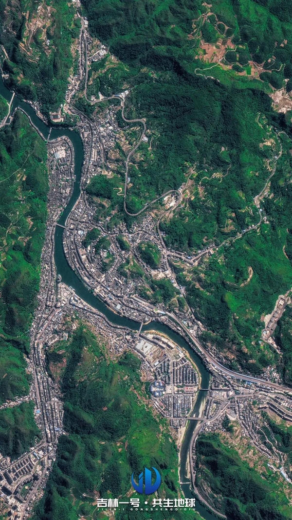 五一在家云游：卫星俯瞰华夏名山名湖、文化古镇